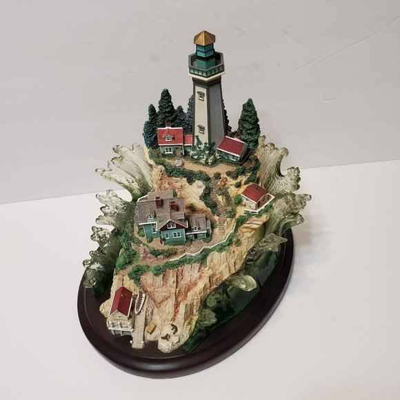 Lenox Lighthouse Collection Island Model 2000 Wooden Base Waves Seals Retired